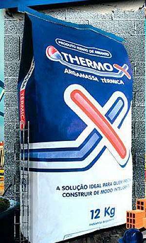 Aplicação de argamassa thermo X Aplicação de argamassa thermo X